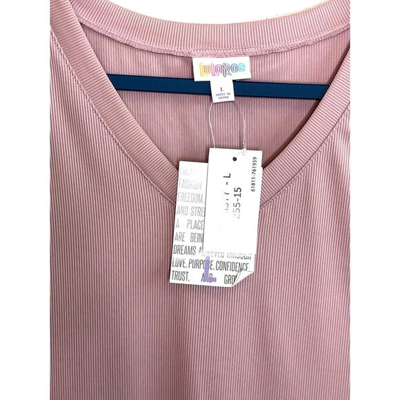 ✨Soft Mauve Ribbed V-Neck Tee – Lightweight, Flattering & NWT✨ - Picture 4 of 6